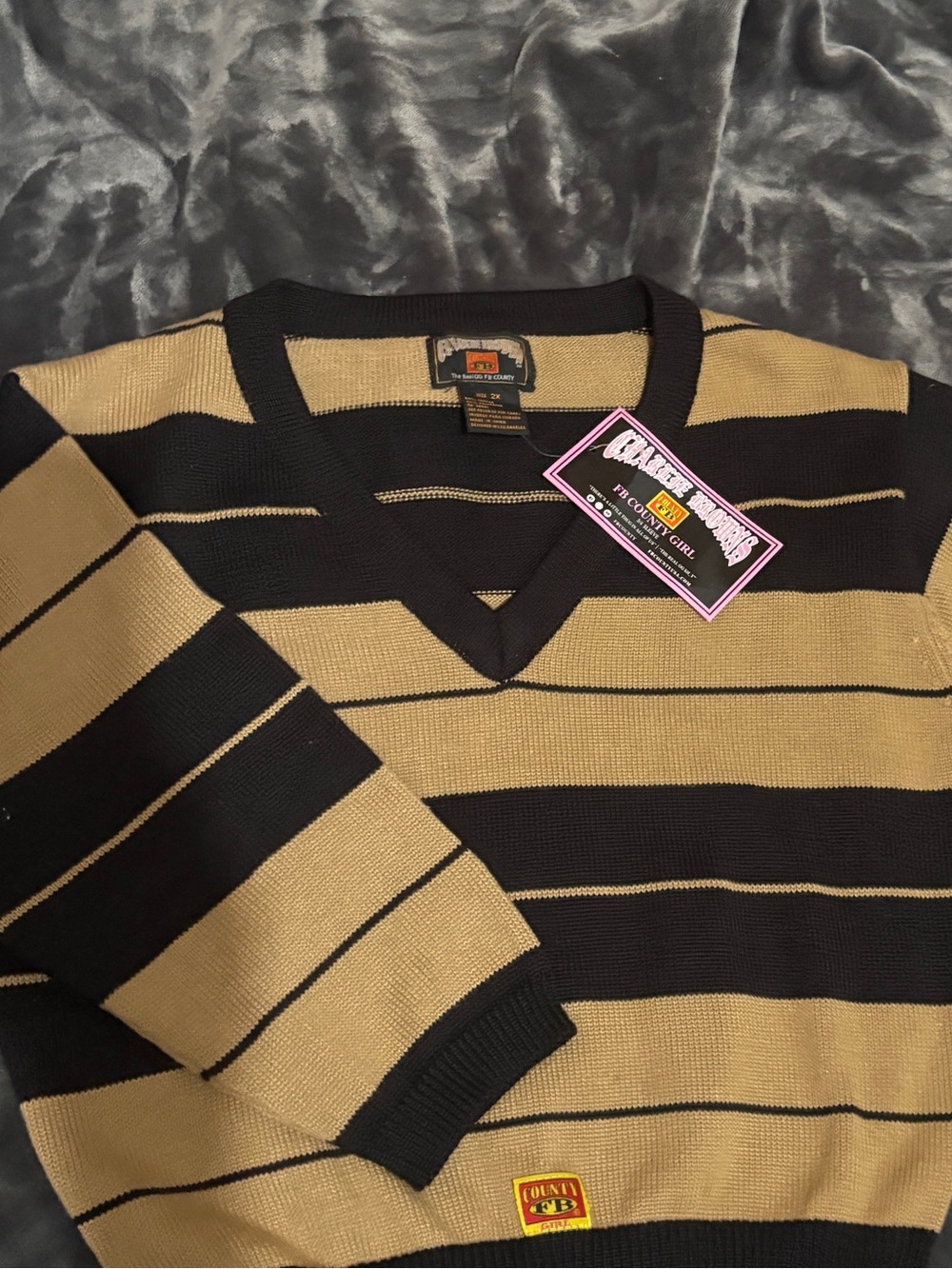 Striped V-Neck Fb County Crop Top - Black & Tan